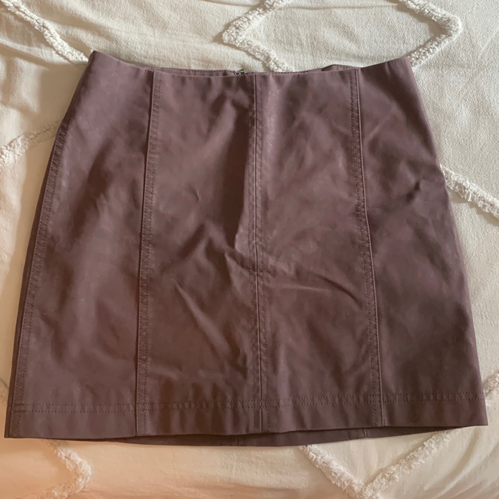 freePeople women's size 8 purple or mauve suede skirt in great condition